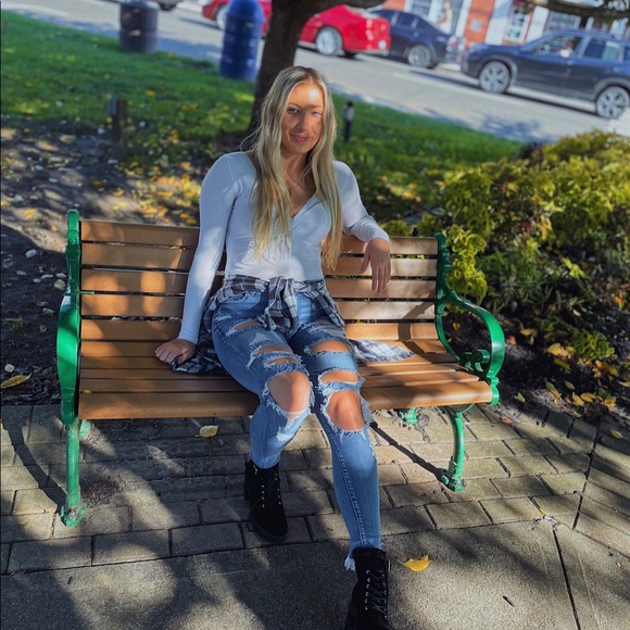 Meet your Posher, Adriana - Picture 2 of 3